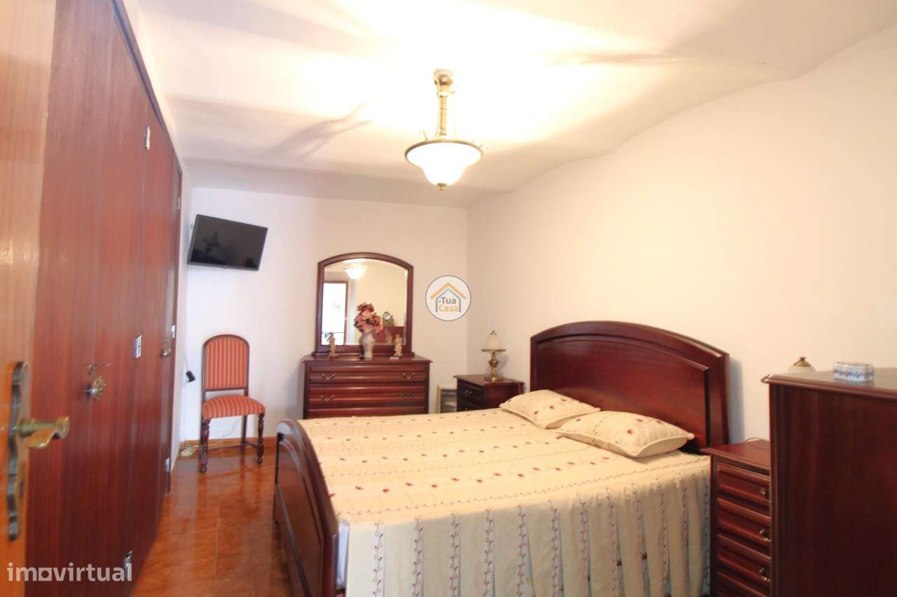 Moradia T2 MOBILADA e com varanda localizada no centro de Borba - Grande imagem: 4/23