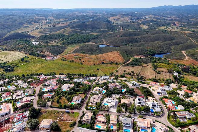 Moradia Térrea Moderna com Acabamentos de Luxo em Monte Canelas – Port-52