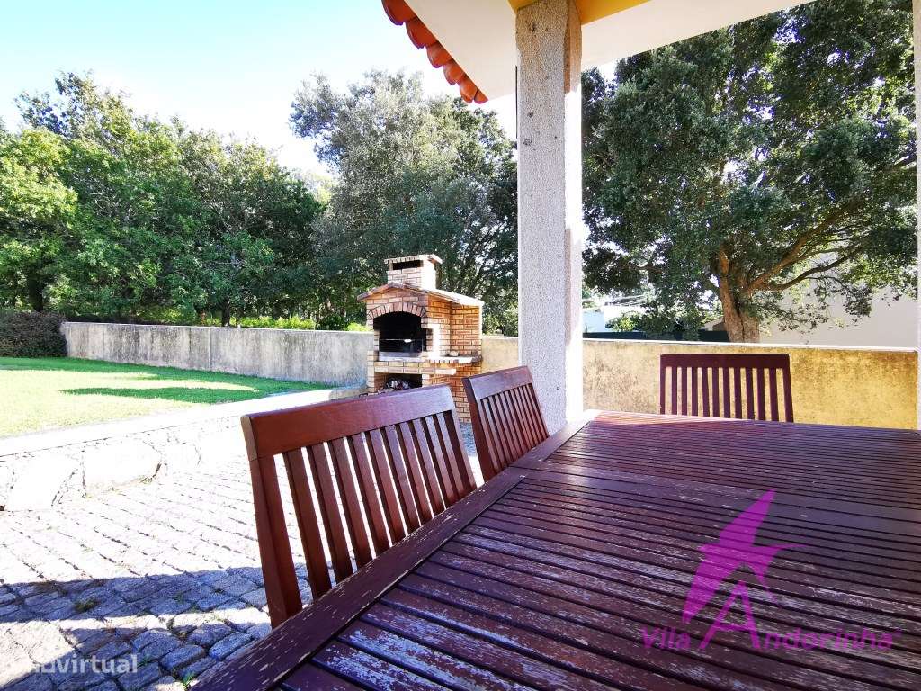 Moradia T4 Independente a 5 minutos da praia e do centro-35