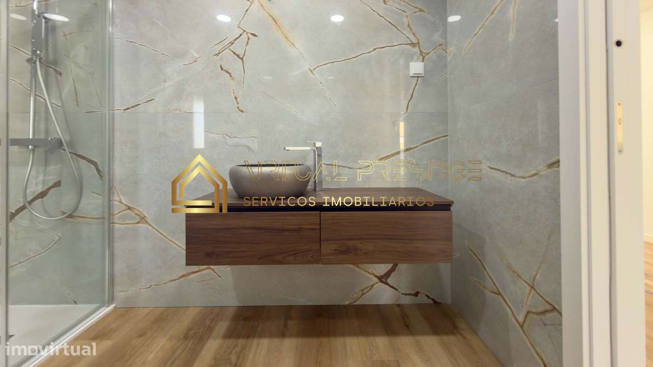 Moradia T4 moderna na Charneca da Caparica com piscina, jardim e ga...-17