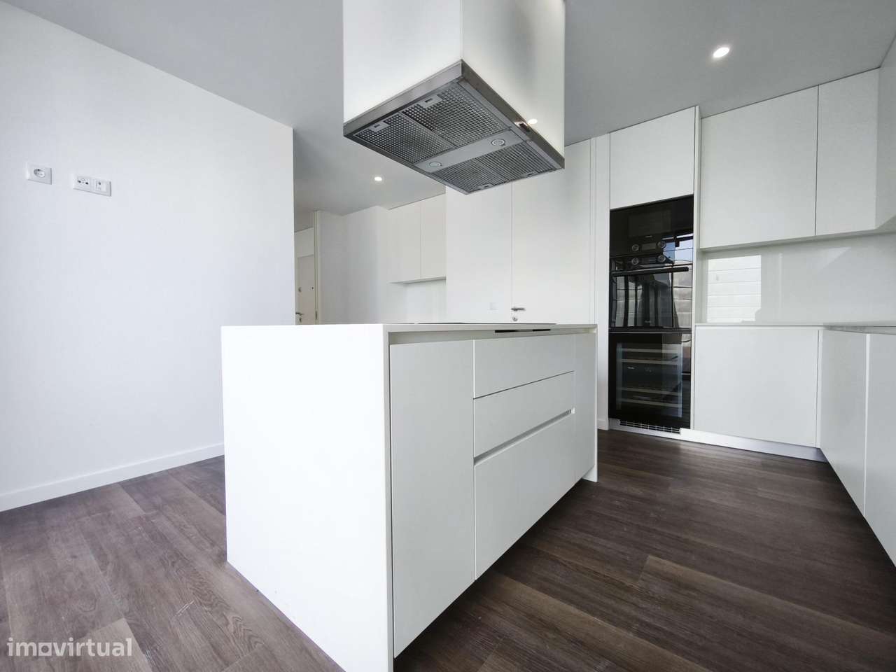 Apartamento T4 Novo (com Terraço e Centro Cidade)-11