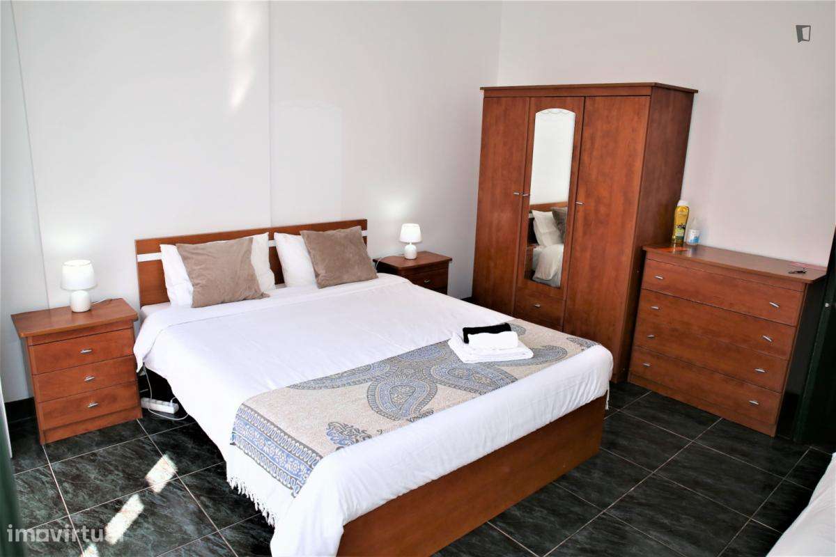 Quarto - localizado em Penha de França Lisbon - Grande imagem: 3/8