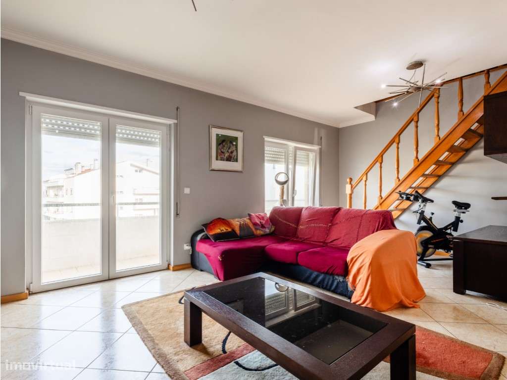Apartamento T3 com sótão, em Coimbra-2