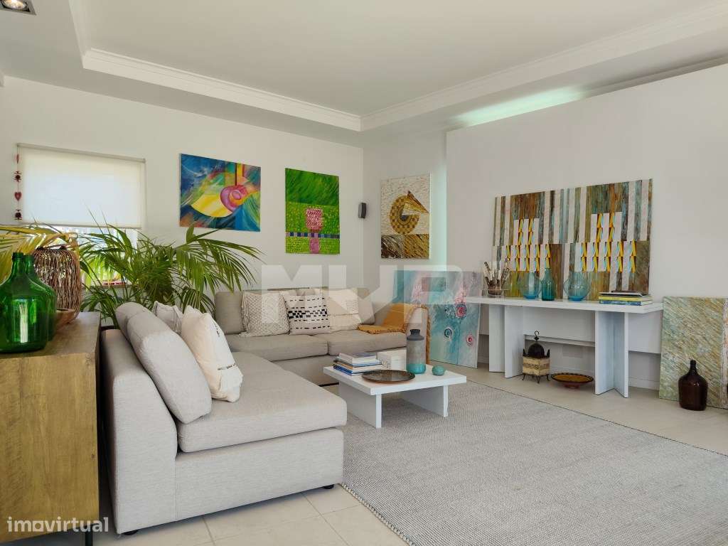 Moradia V3+1 com jardim em zona tranquila de Albufeira-5