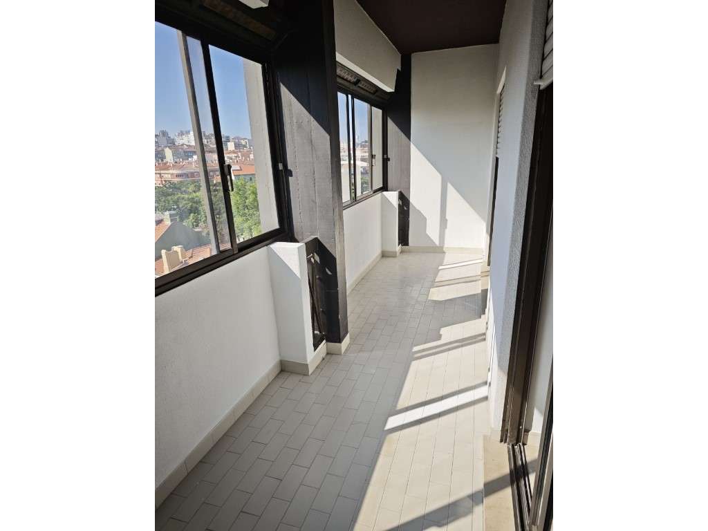 Apartamento no centro da Cova da piedade em predio de prestígio-7