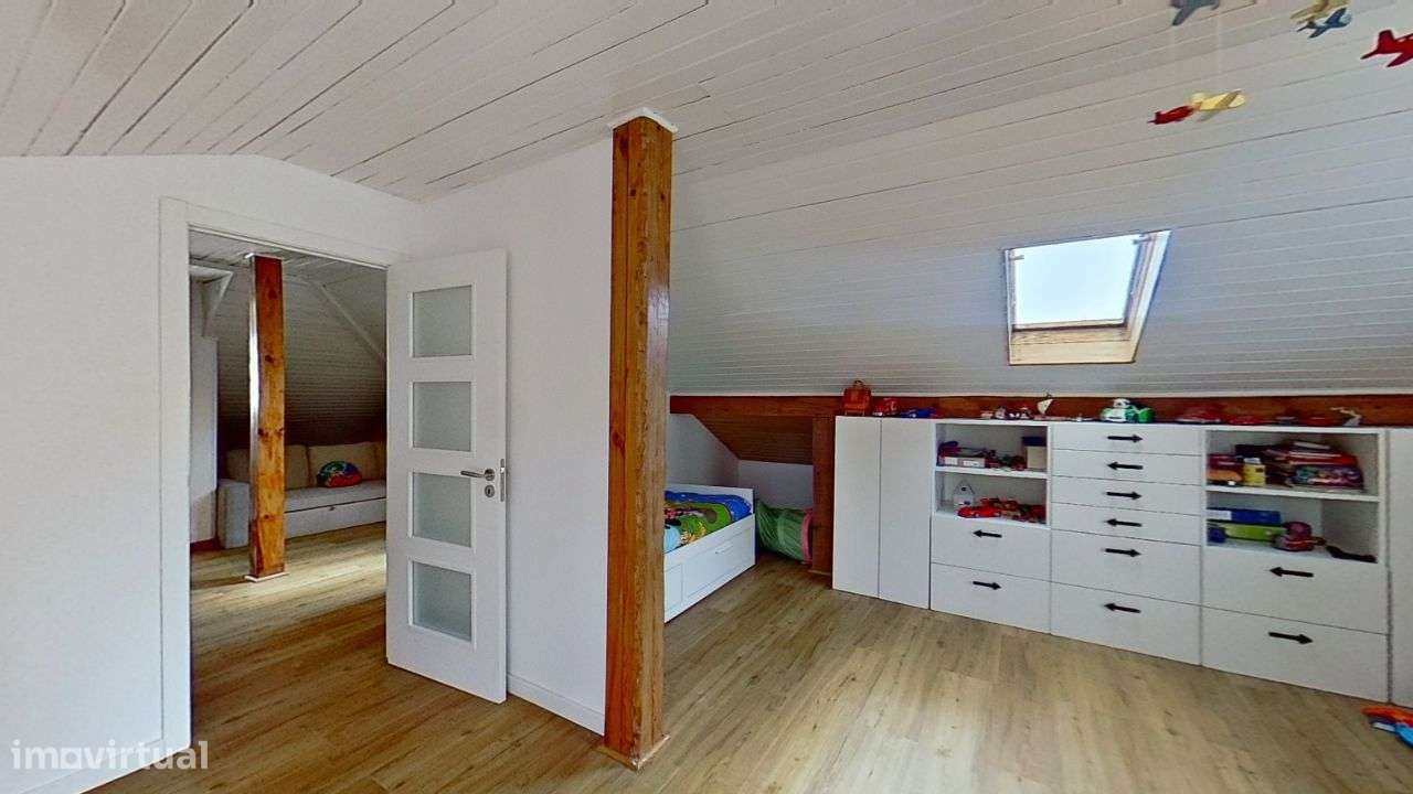 Moradia em Massamá, Rua Direita (tem anexos T-0 e T-2 independentes)-26