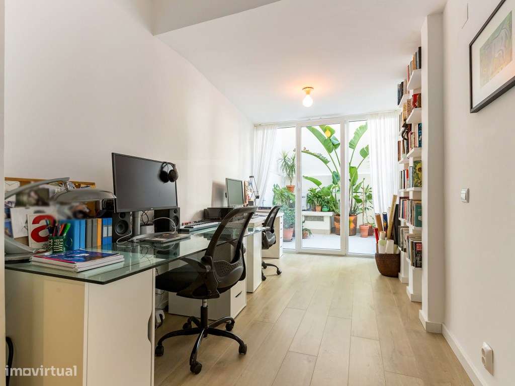 Apartamento T3 em Paço da Rainha / Campo Mártires da Pátria-17