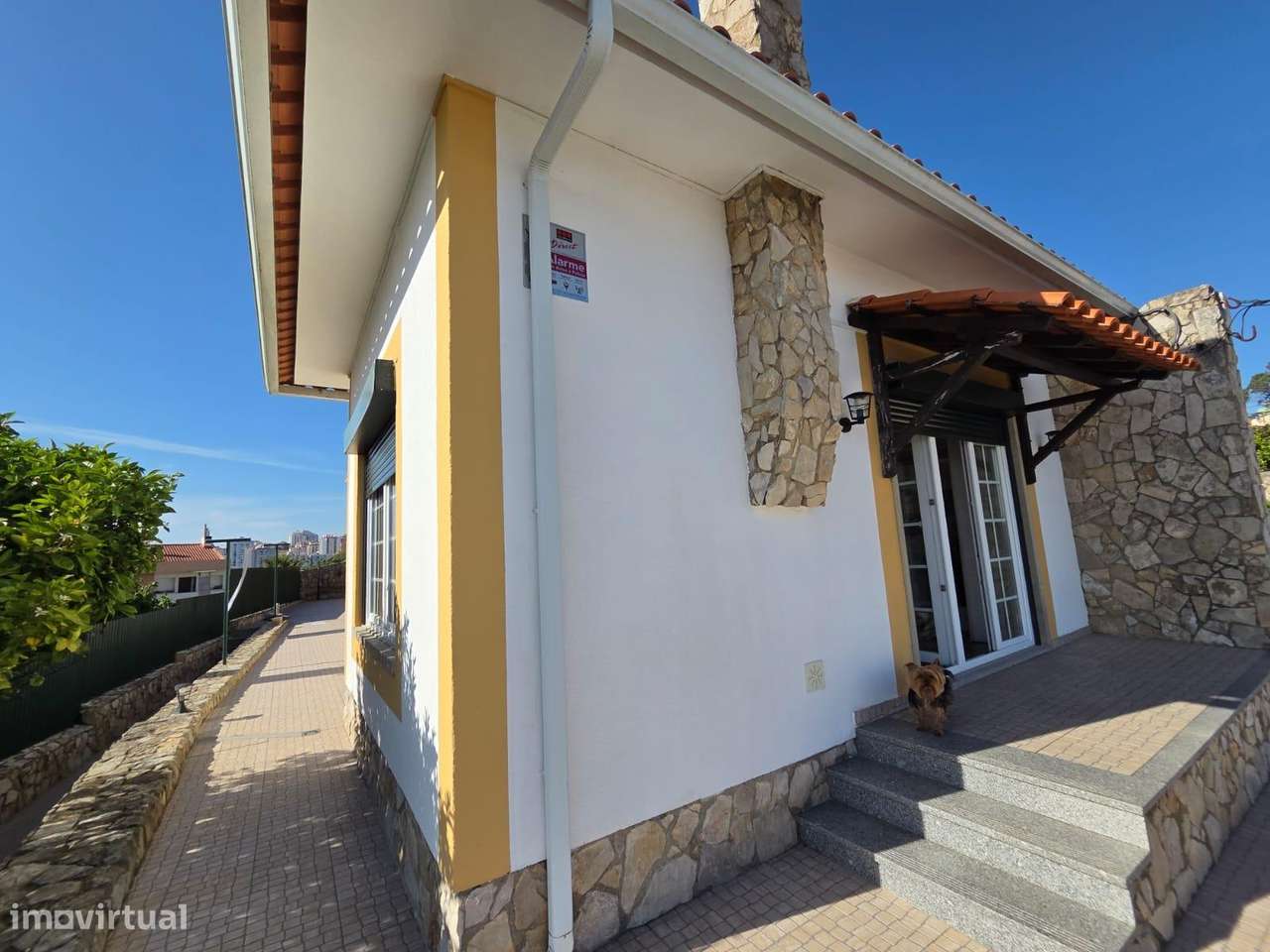 Moradia T2+1 com Anexo Independente, Jardim e Garagem – Rinchoa-21