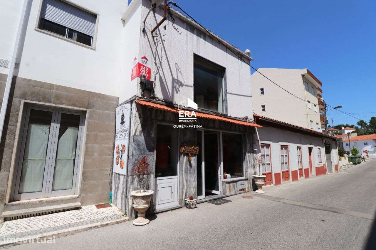 Moradia T3 localizada no centro de Caxarias! - Grande imagem: 1/29