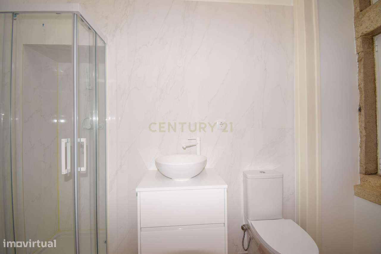 Apartamento T2 renovado na Rua dos Fanqueiros - Grande imagem: 5/27