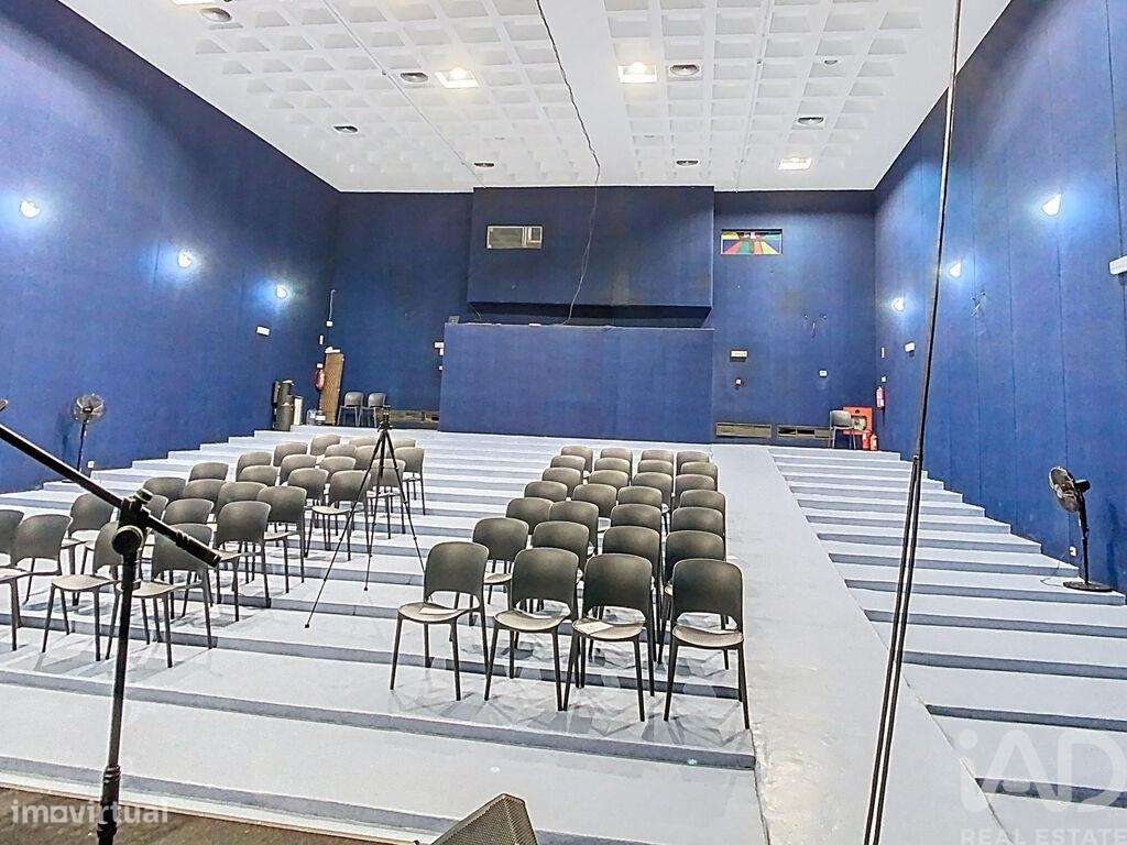 Loja / Estabelecimento Comercial em Santo António dos Olivais de 370,0 - Grande imagem: 3/20