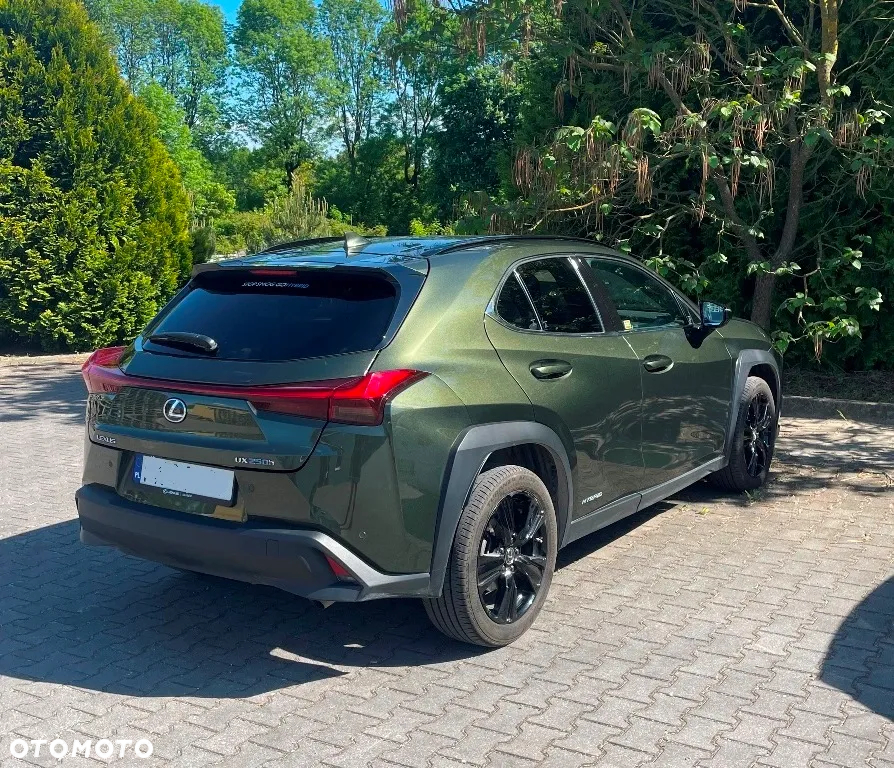 Lexus UX - 4