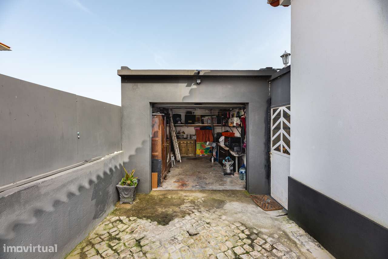 MORADIA T3 TRANSFORMADA EM T2 | GARAGEM | 221M2 | ARRUDA DOS VINHOS-44