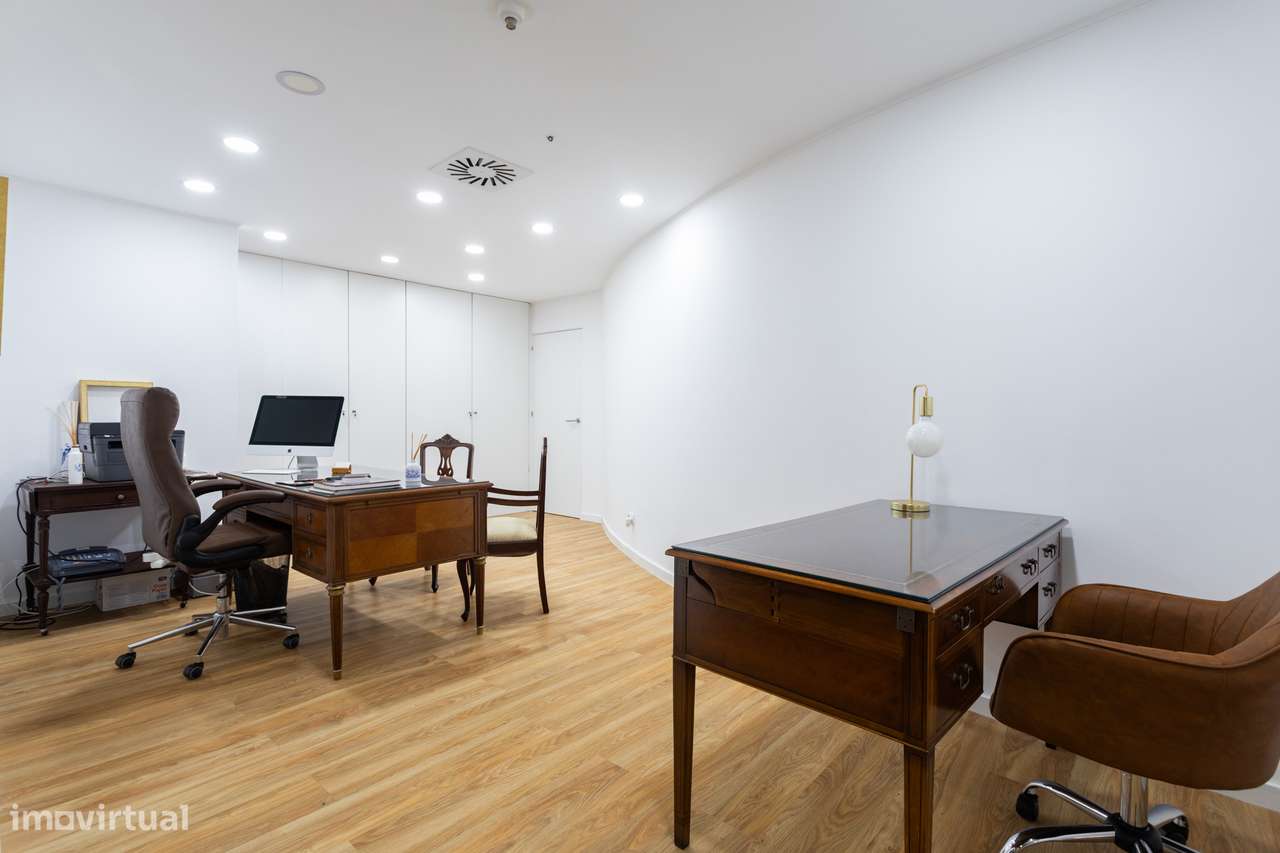 Espaço Comercial em Galeria Premium na Rua Mais Prestigiada de Lisboa,-9