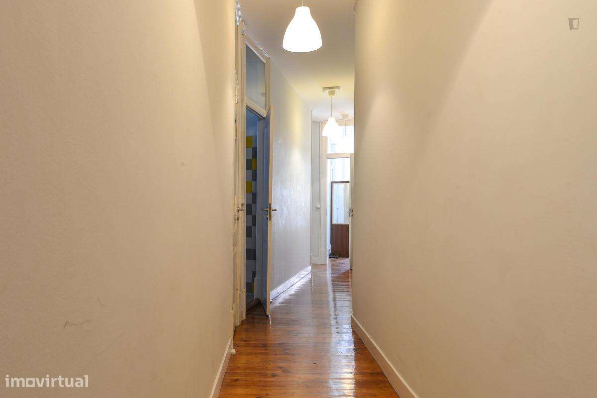 Quarto - localizado em Intendente Lisbon - Grande imagem: 2/9