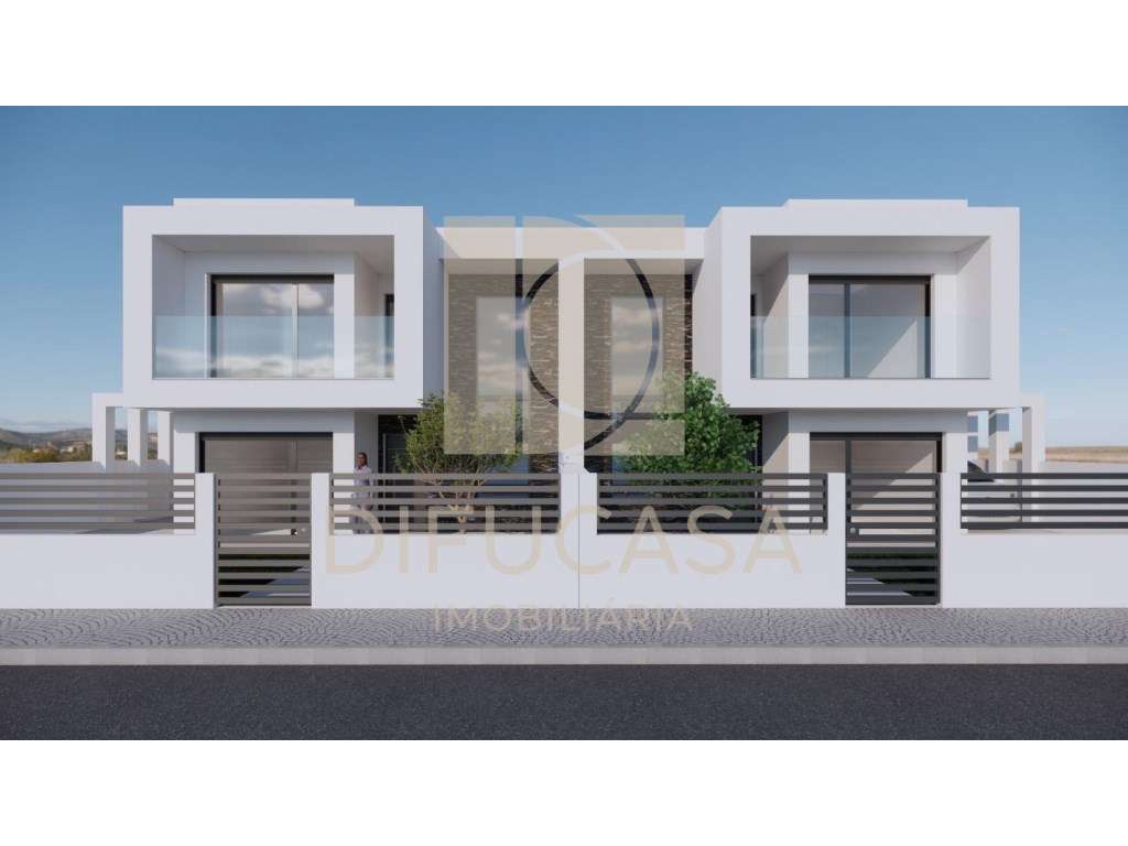 R265 Moradia T4 com Piscina localizada Centro Fernão Ferro - Grande imagem: 4/8