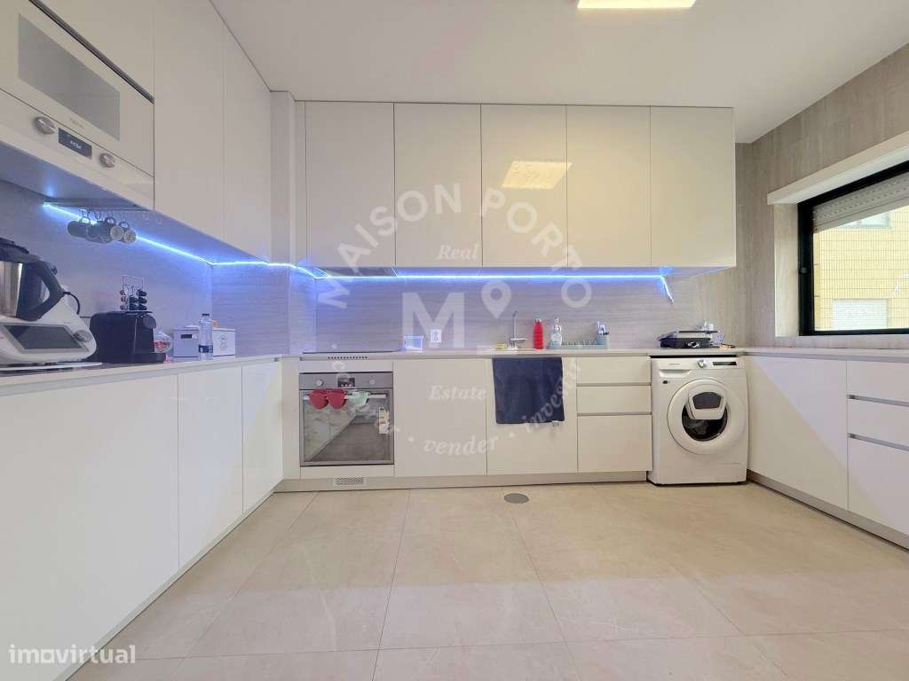 Apartamento T3 Remodelado em Condomínio com Piscina e Jardim e com ... - Grande imagem: 4/36