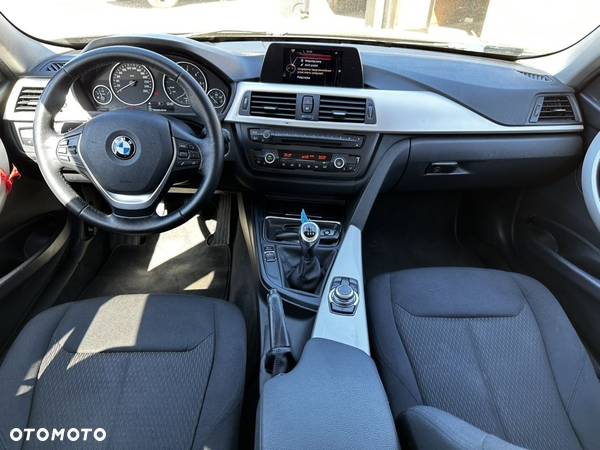 BMW Seria 3 318d - 11