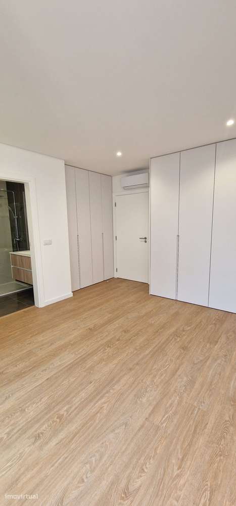 Aluga-se moradia T3 com 3 frentes acabada de construir - Grande imagem: 4/12