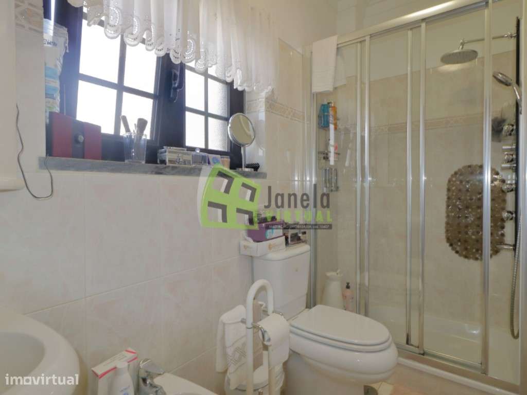 Moradia T3+1 com Quintal, Garagem em Vale de Milhaços-19