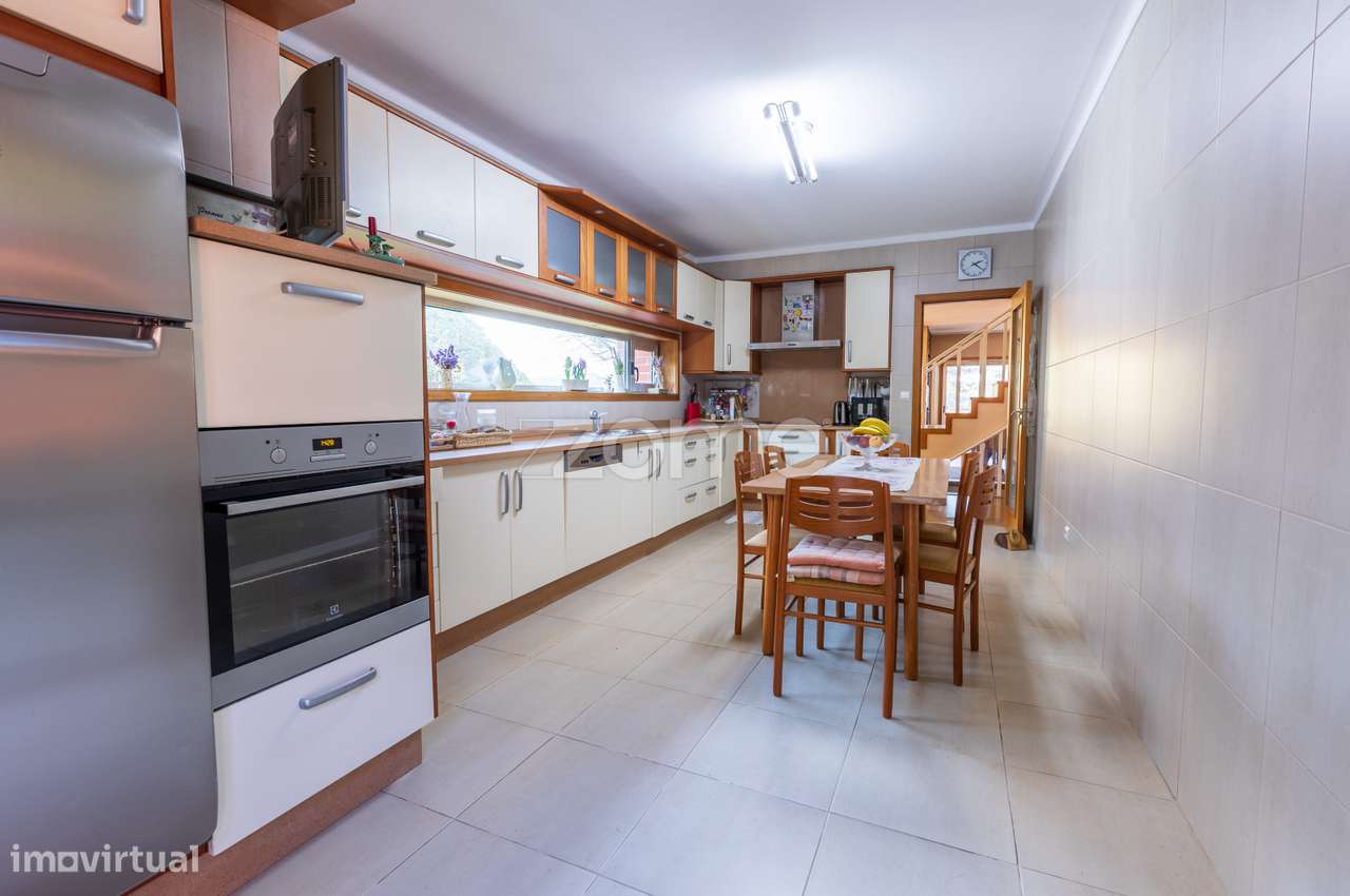 Moradia Geminada T3 em Aldão-18