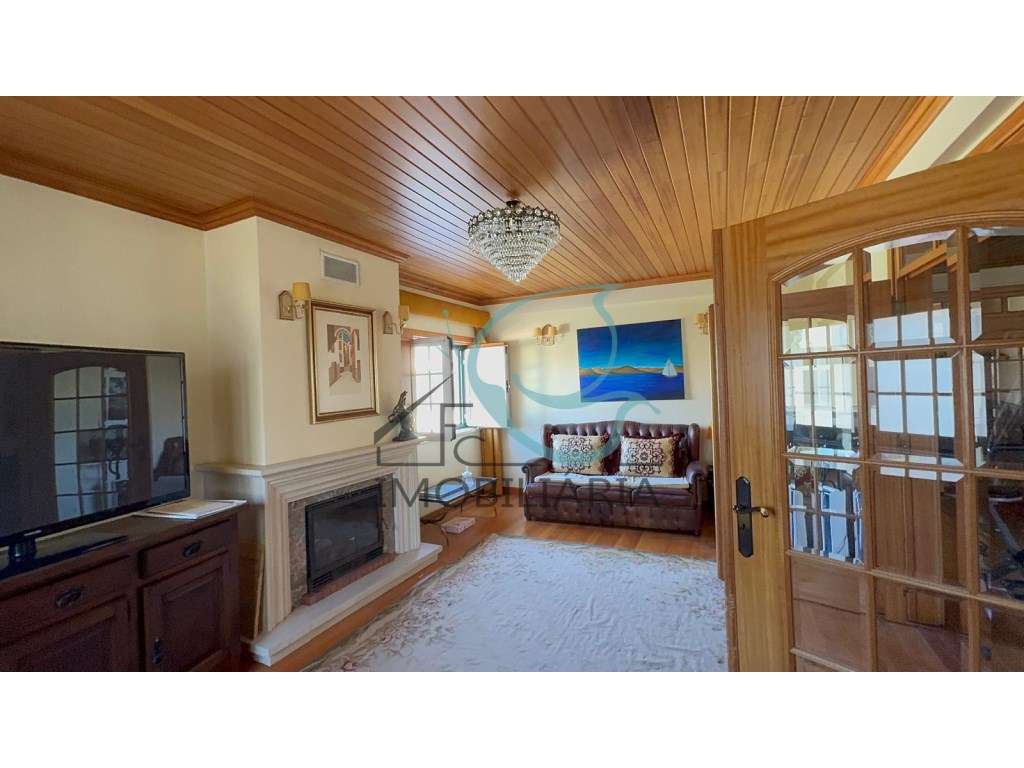 Moradia T4 em Azeitão - Excelente Oportunidade-9