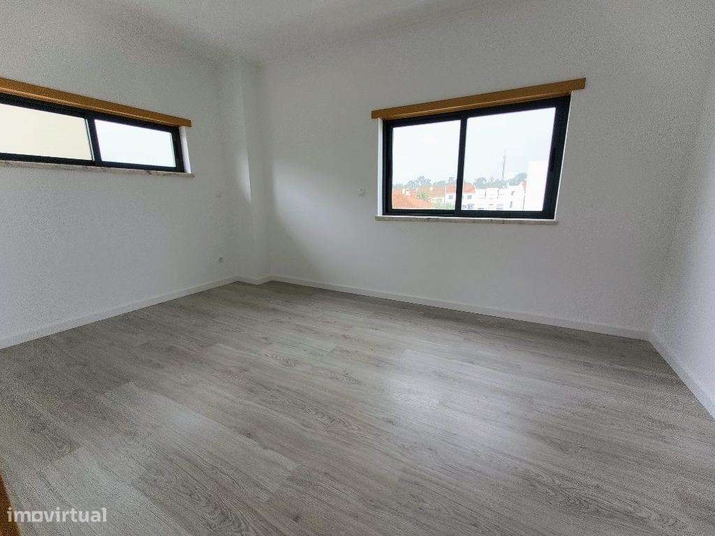 Moradia T5 Moderna no Feijó com 296 m² e Garagem de 100 m²  Confort...-20