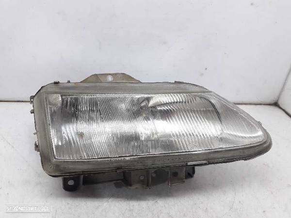 FAROL DIREITO RENAULT LAGUNA I - 1