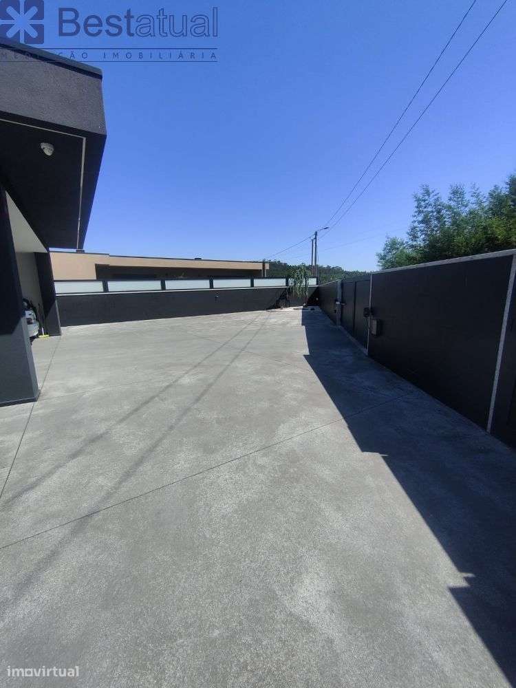 Moradia T 3 -4 frentes- de Luxo c/Piscina - Sande São Lourenço-10