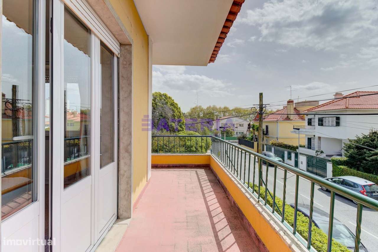 Moradia Independente T5 em Linda-a-Velha-29