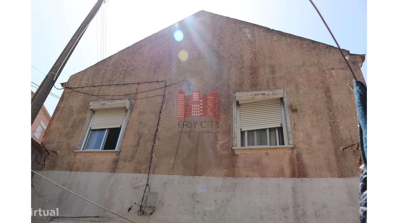 Moradia T2+T2 | Terreno 326 M2-16