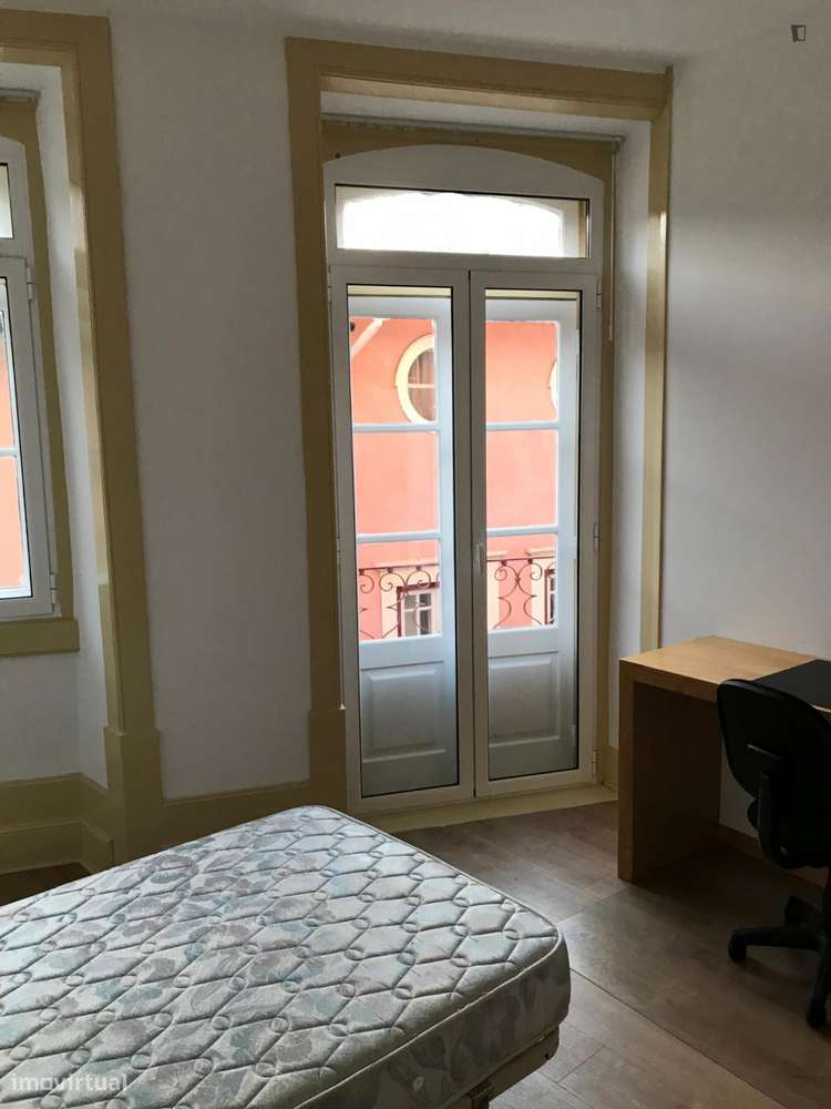 Quarto - localizado em Baixa Coimbra - Grande imagem: 4/6