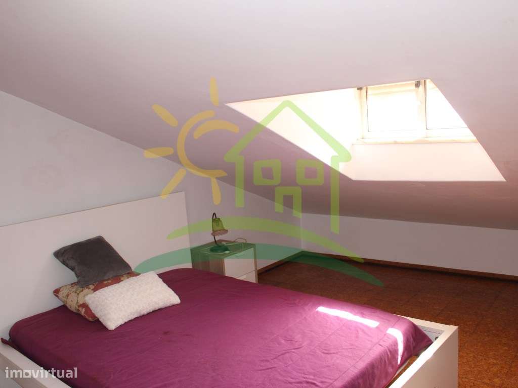 Apartamento T3+2 em Olival Basto - Oportunidade Única com Sótão-32