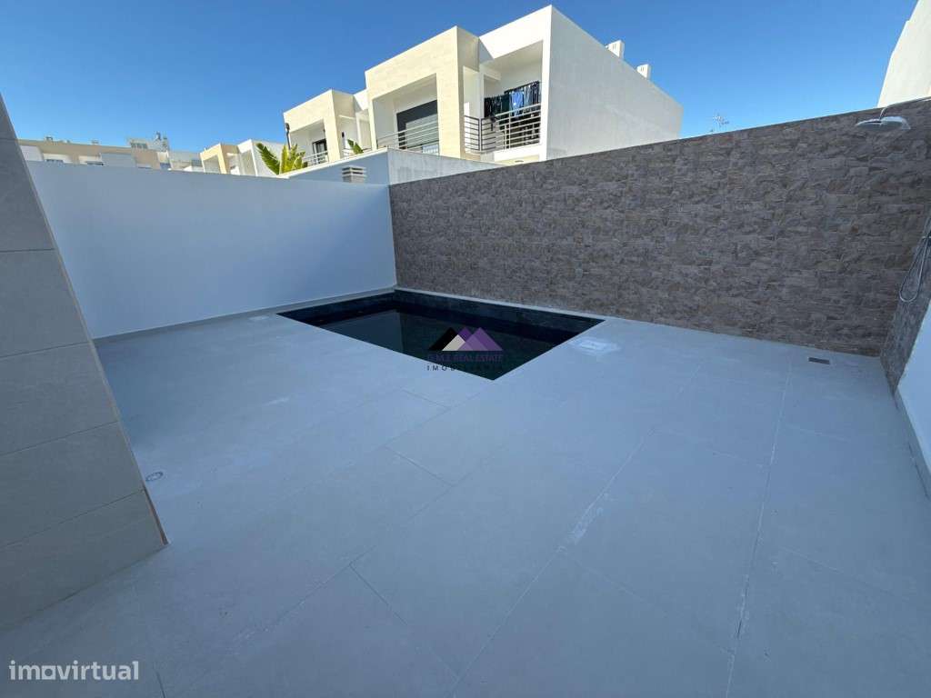 Moradia V3 com Garagem e Piscina a Estrear-27