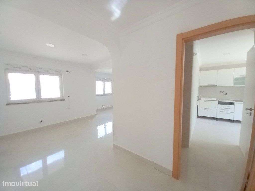 Vivenda Remodelada em Foros de Amora-6