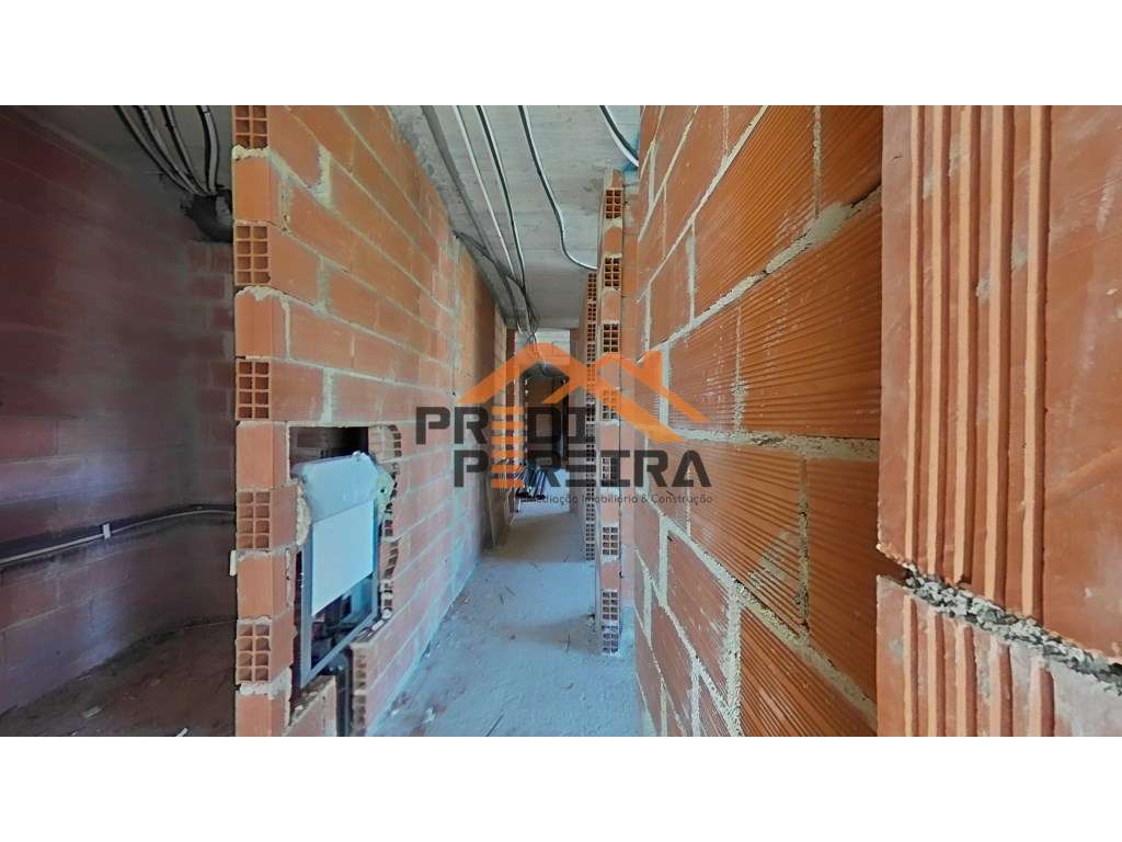 *NOVA CONSTRUÇÃO*
T3 situado em condomínio fechado, com varanda de...-7