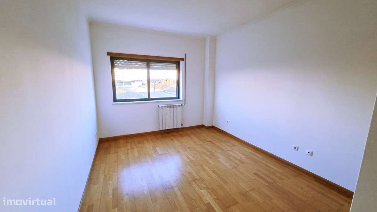 Apartamento T3 com 155m2, arrecadação e lugar  estacionamento Montijo.-10