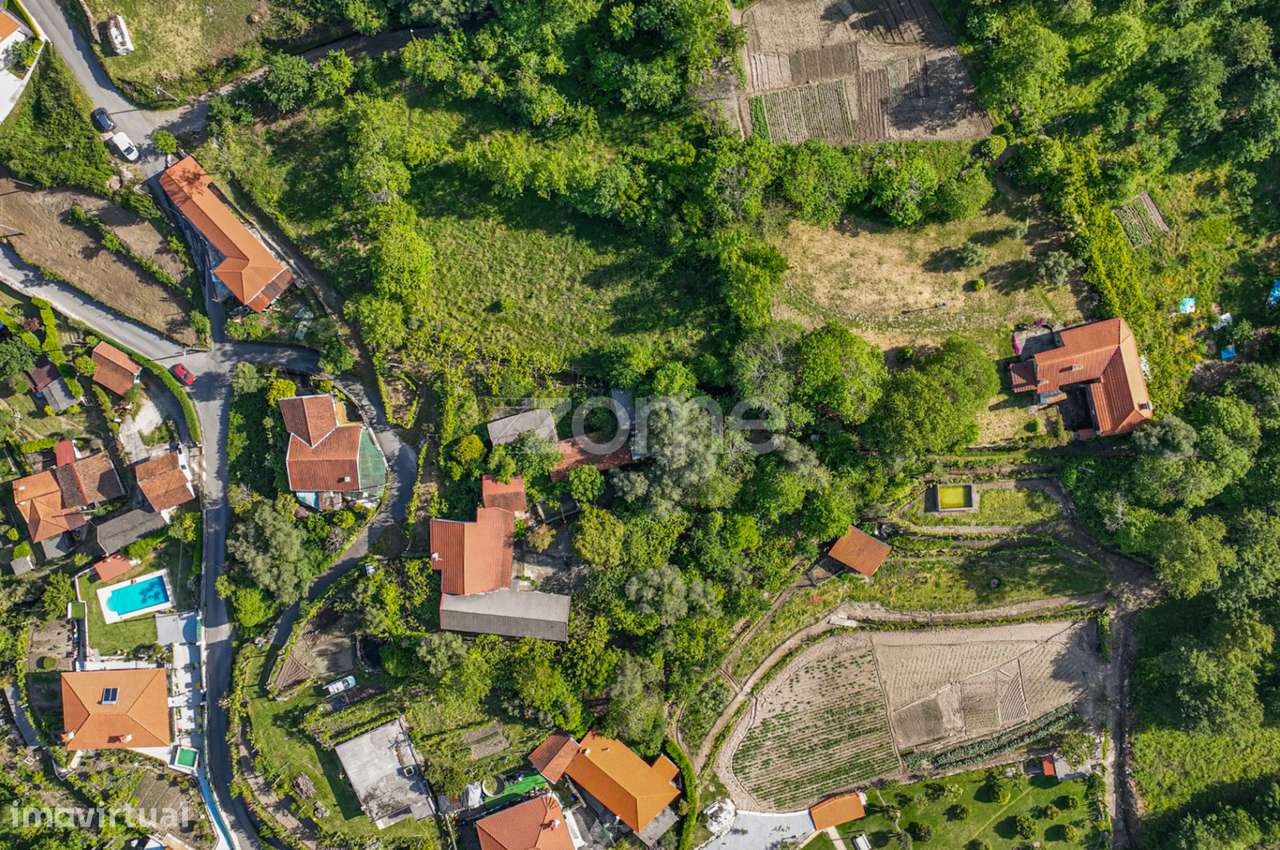 Casa em Ruína para Reconstrução com 12000 m2 Terreno - Grande imagem: 3/16
