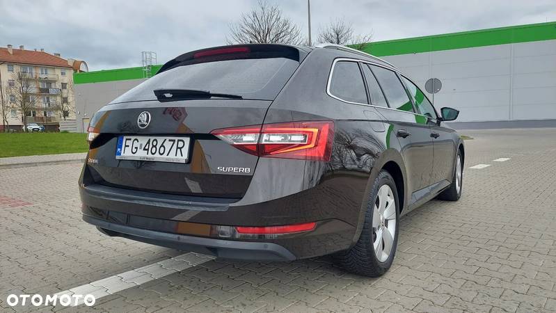 Skoda Superb Combi 2.0 TDI DSG Style - 10