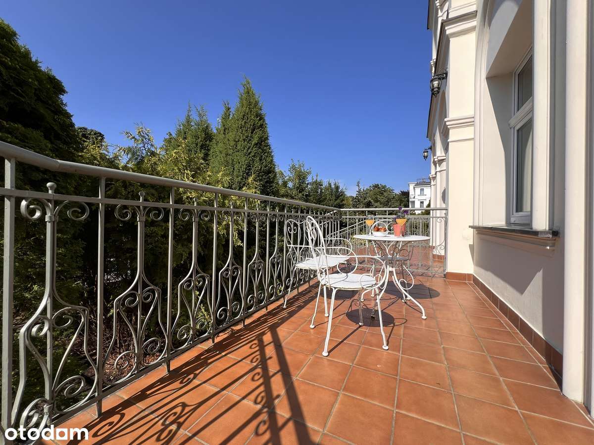 Apartament z tarasem w zabytkowej willi 50 m od morza Międzyzdroje-13