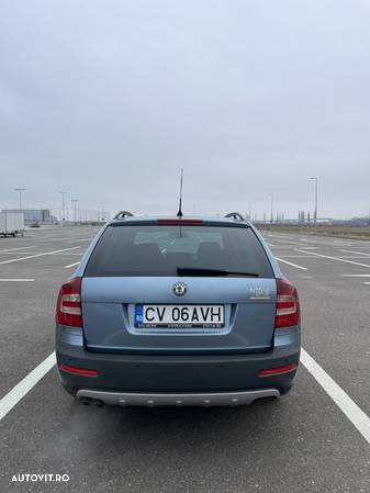 Skoda Octavia Combi 2.0 TDI 4x4 Elegance - 2