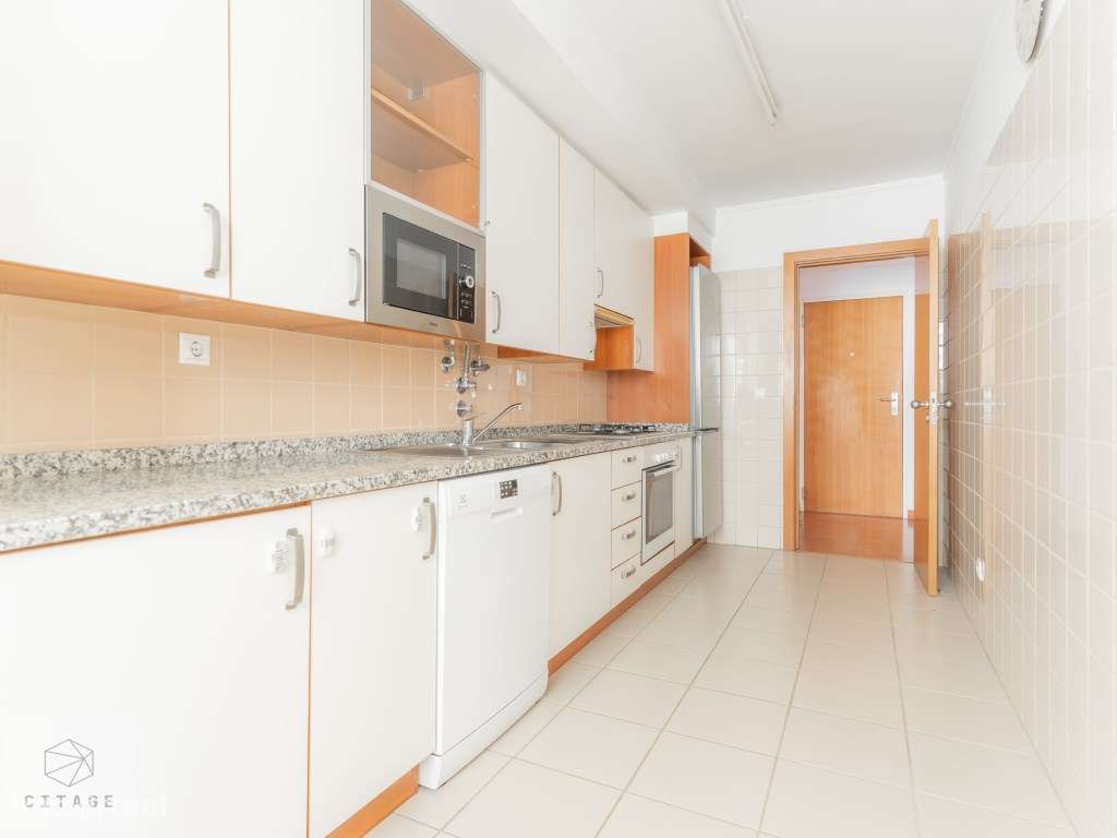 Apartamento T3 Alta de Lisboa com varanda, garagem e arrecadação - Grande imagem: 4/29