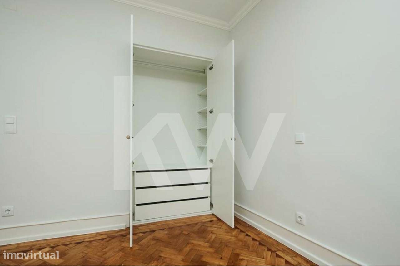 Apartamente Bastante Luminoso a poucos passos do Metro ( Linha Verde) - Grande imagem: 3/24