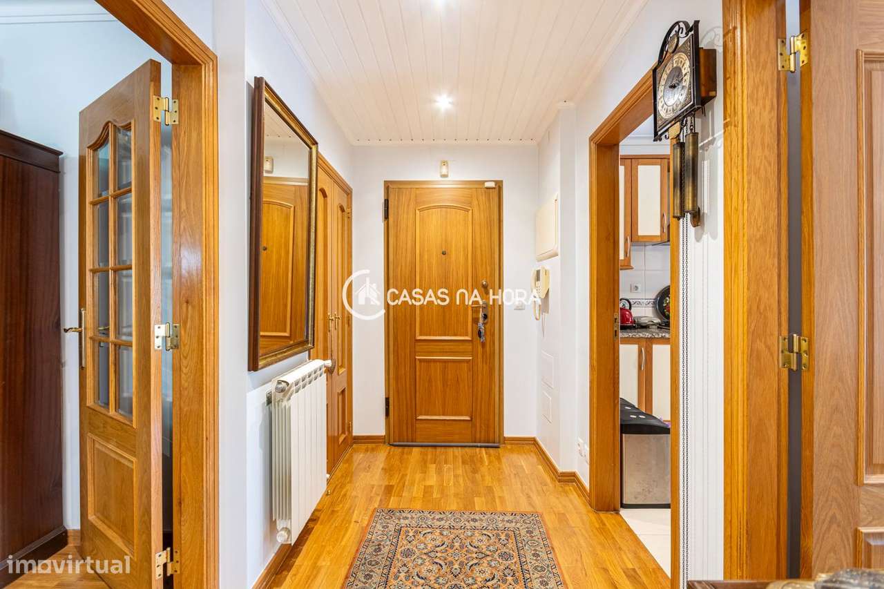 T2 com terraço enorme na Rua Paul Harris, no bairro do  Buzano.-10