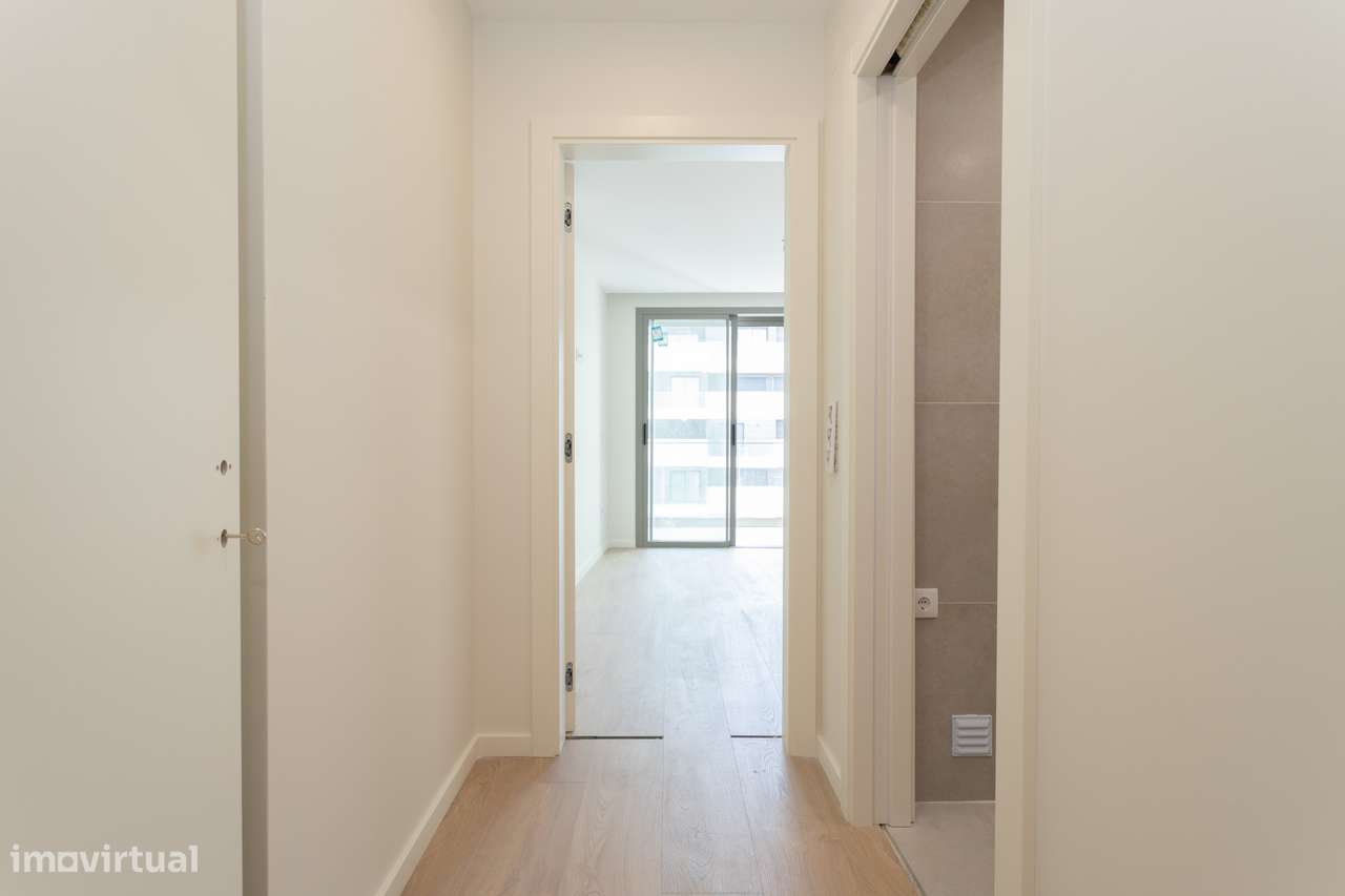 Apartamento T3 Novo a Estrear | 3 Suites | Vista Rio | Garagem Box | C-20