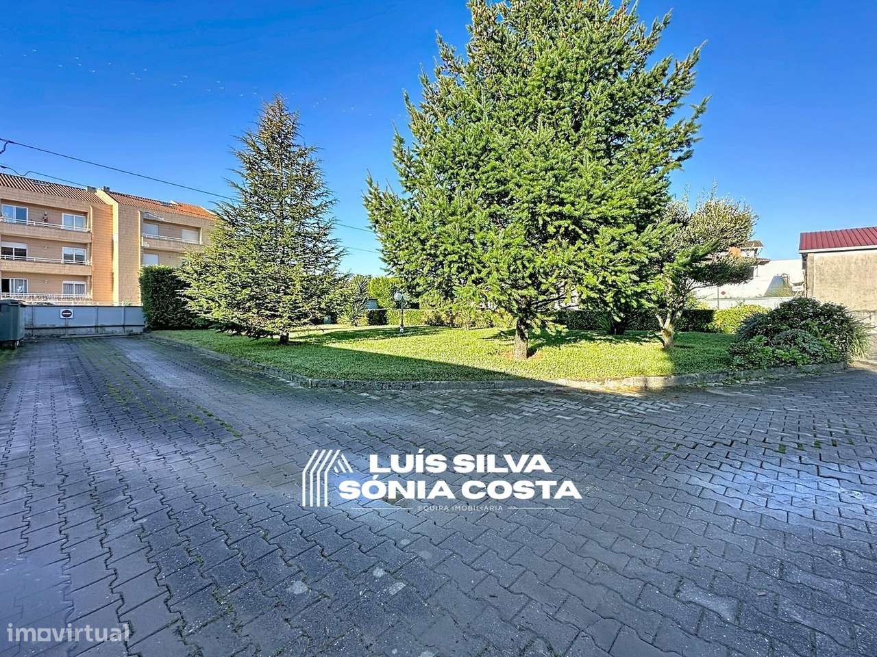 Apartamento T2 à venda na Avenida Doutor Francisco Sá Carneiro, 1318 - Grande imagem: 2/31