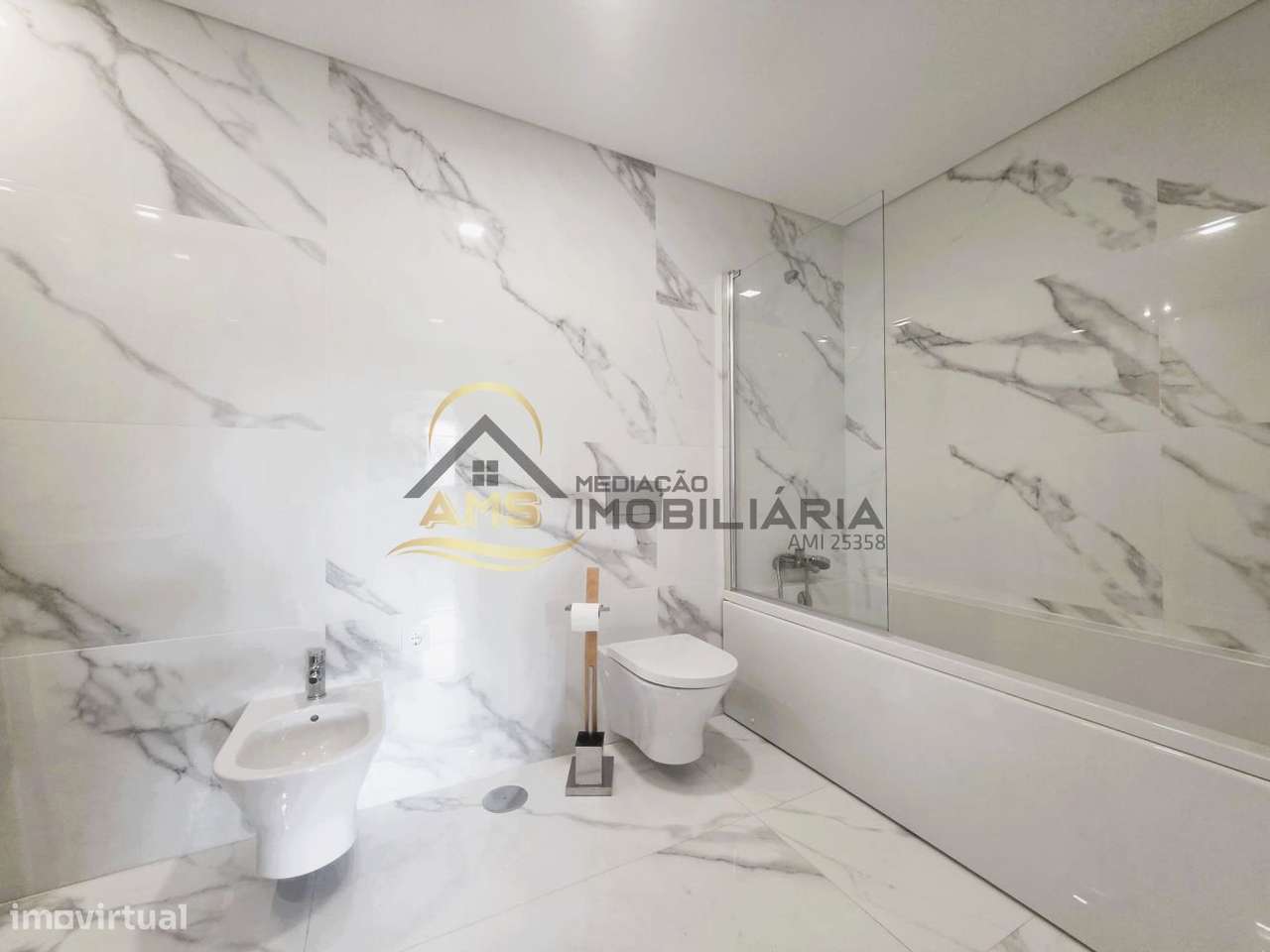 APARTAMENTO T3 COM TERRAÇO DE 186M²-16