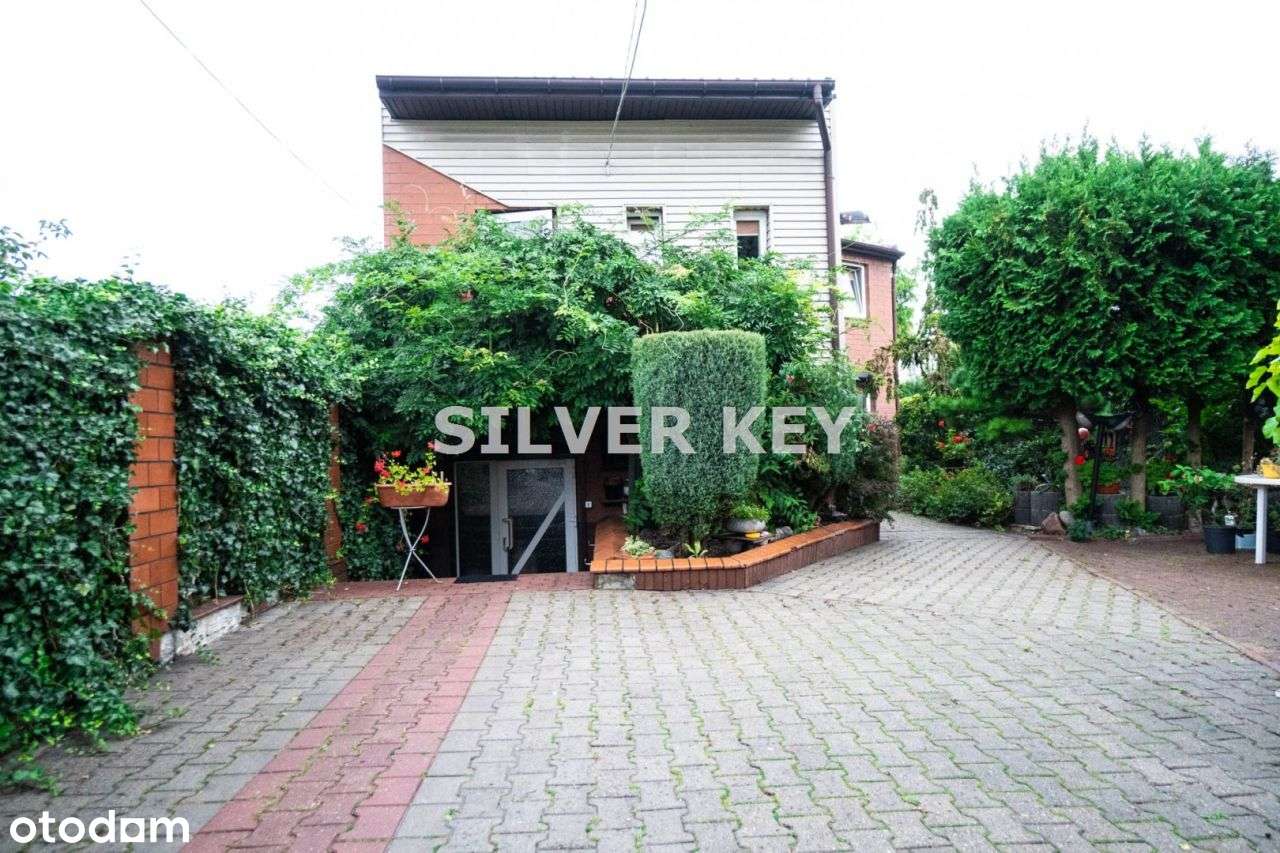 Wyjątkowy Dom z Dodatkowym Budynkiem Usługowym-17