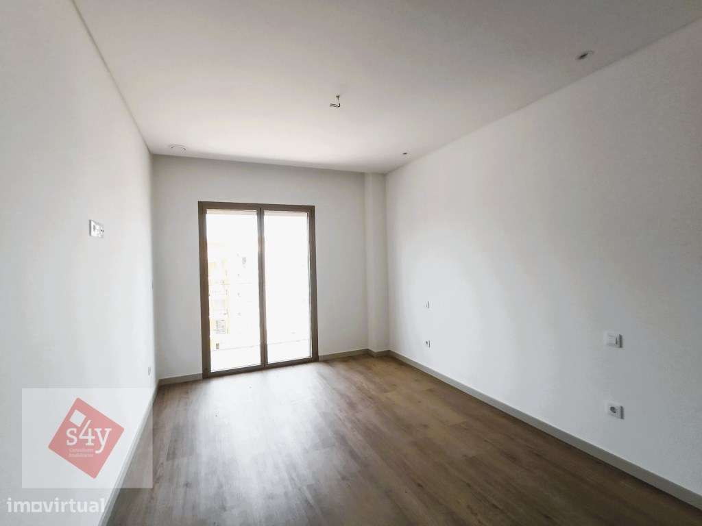 Dúplex com Terraço e Garagem Box!-16