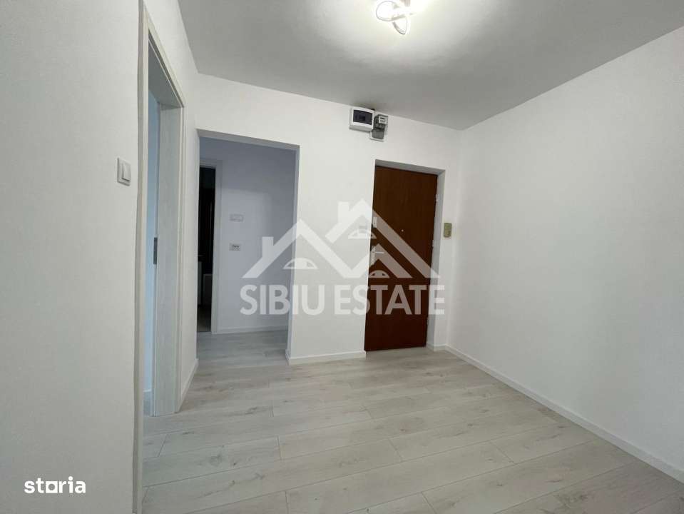 Apartament decomandat cu 2 camere, balcon, etaj 3, recent renovat, -Si - Imagine principală: 3/18